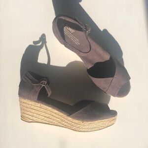 Toms Gray  Peep toe Wedge Espadrilles Sandals 10